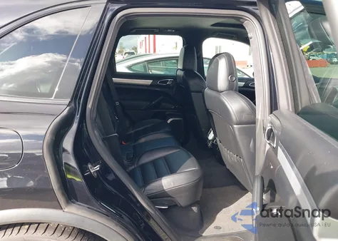 2012 Porsche Cayenne Turbo z USA, uszkodzony, nr VIN WP1AC2A21CLA82801